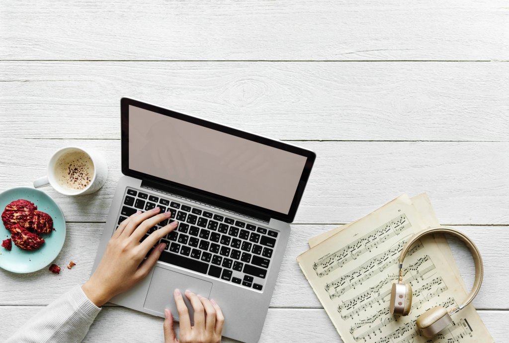 10 Essential Elements of an Amazing Music Blog, The Blogging Musician @ adamharkus.com