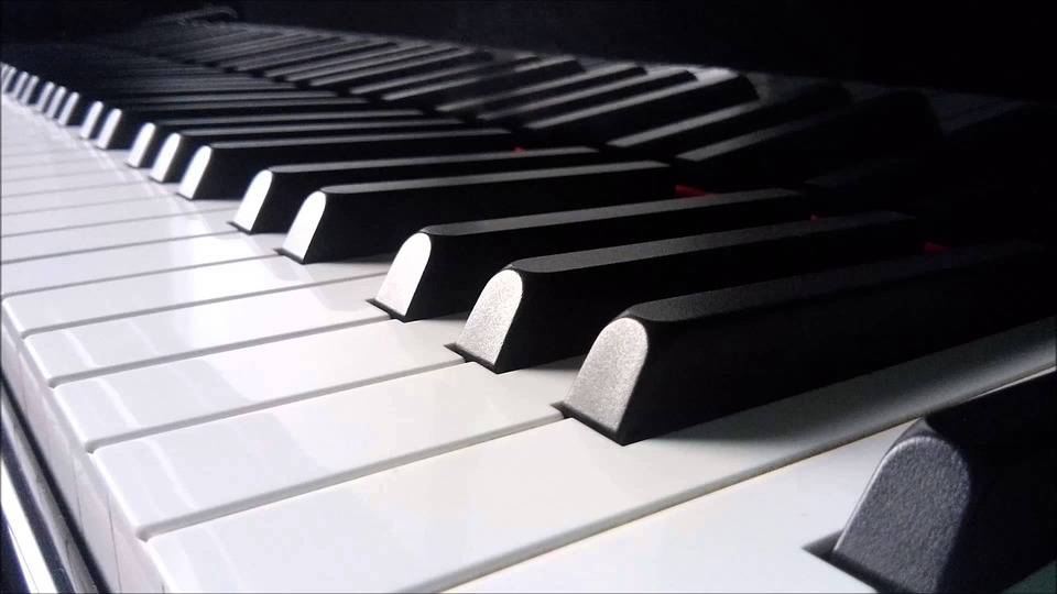 How to teach yourself to play the piano