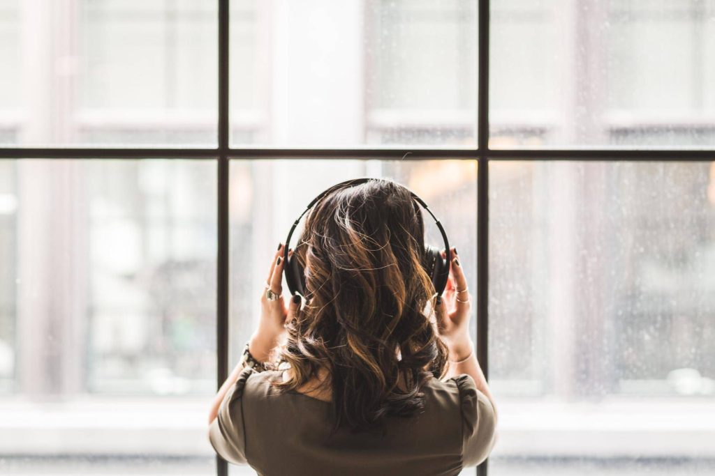 Benefits of Integrating Music Into Your Morning Routine. The Blogging Musician @ adamharkus.com. By Pexels
