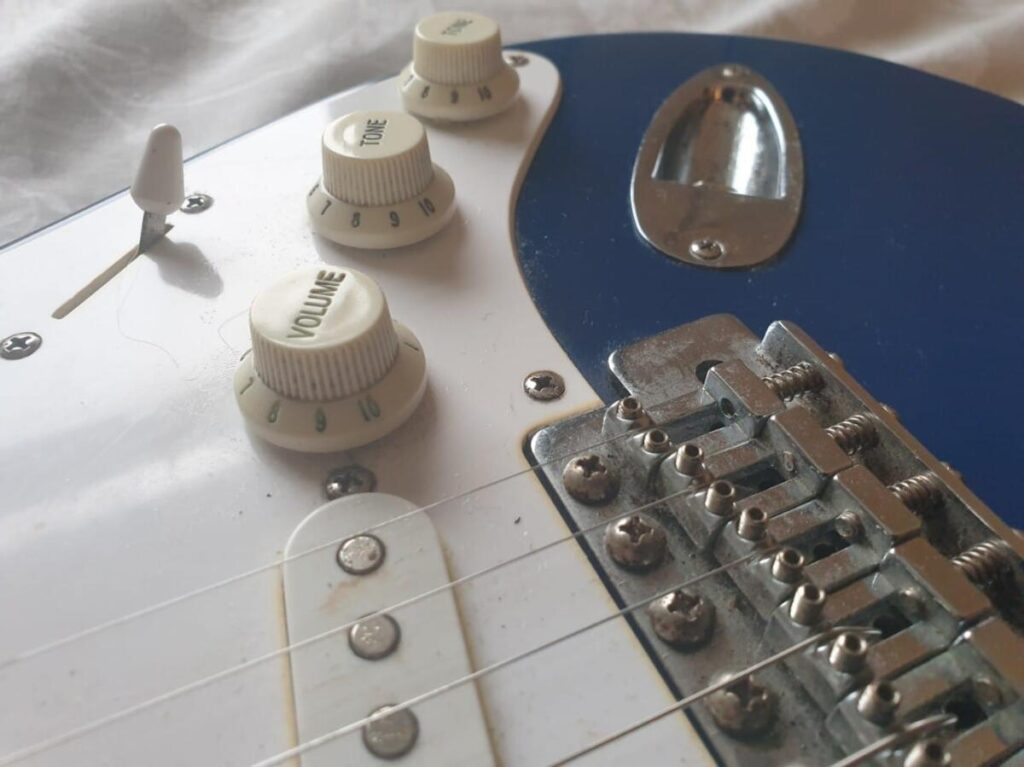 Falling in love with the Stratocaster (again) - The Blogging Musician @ adamharkus.com